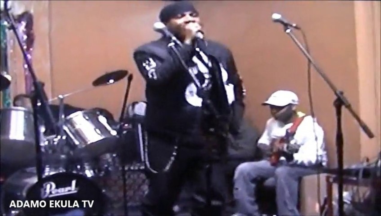 SPECIAL HOMMAGE:  ADAMO EKULA CHANTE ADIOS THÉTHÉ EN MÉMOIRE DE PAPA TABU LEY