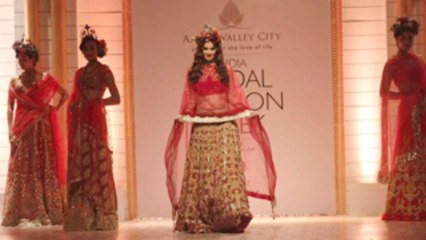 Evelyn Sharma's Funny Ramp Walk @ Indian Bridal Fashion Week 2013 !