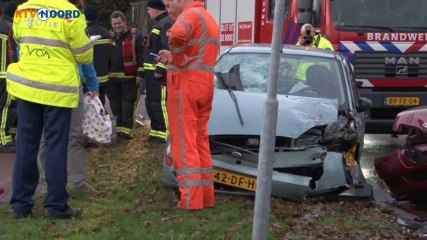 Rechtdoor op rotonde: frontale botsing - RTV Noord