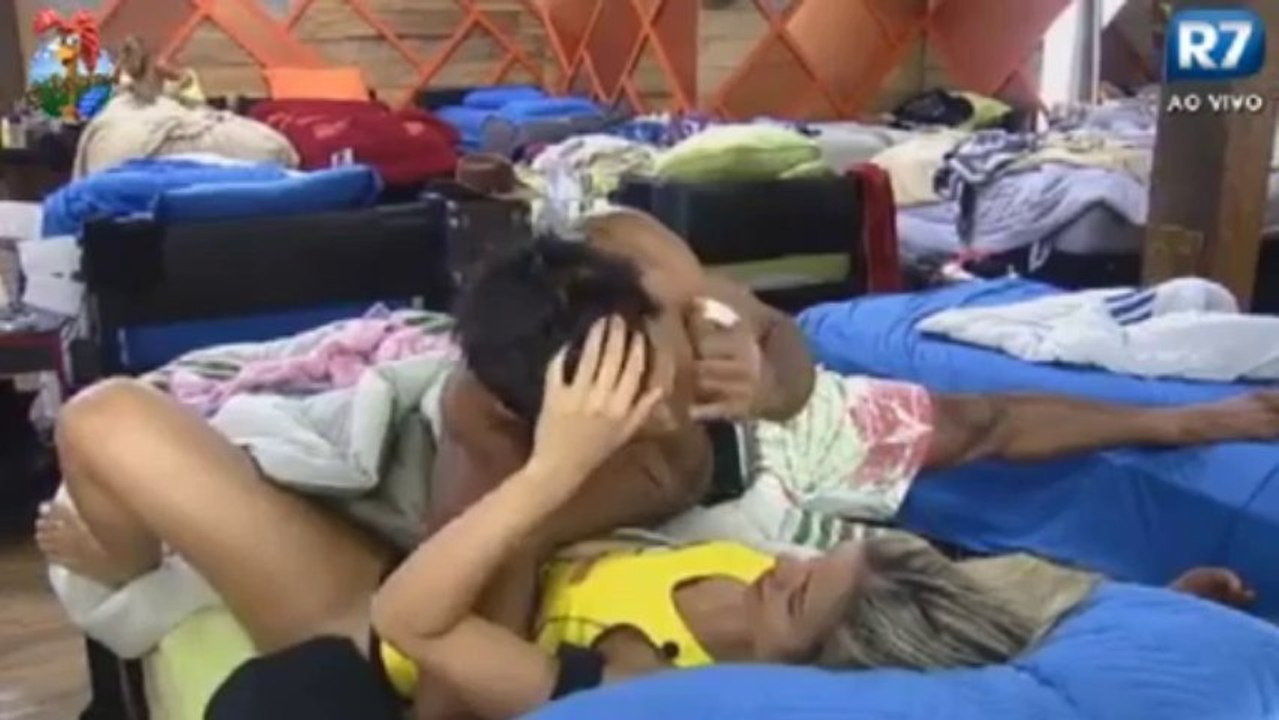 Beto: "Já quer terminar comigo, já, no segundo dia de namoro?"