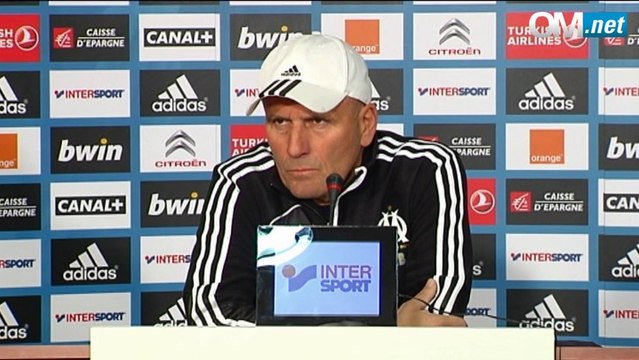 La conférence de presse d'Elie Baup