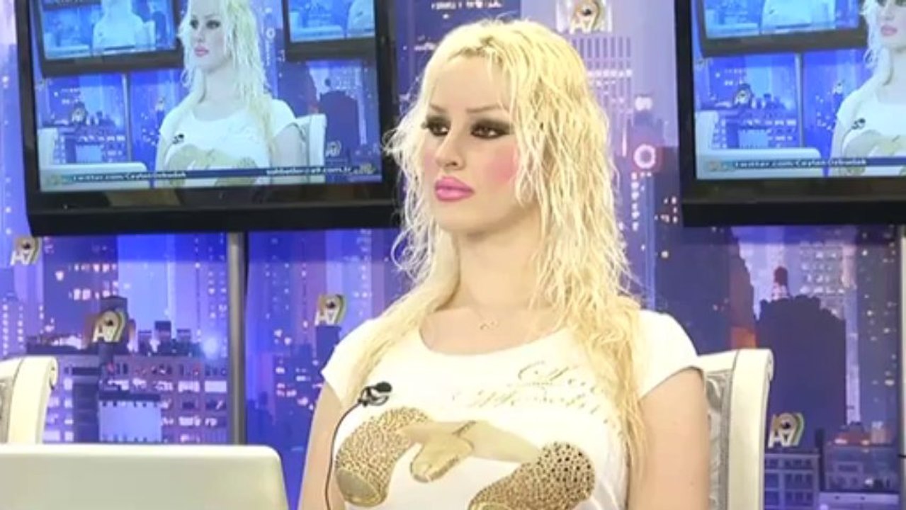 Merve Büyükbayrak, Beril Koncagül, Didem Rahvancı, Damla Pamir, Mehtap Şahin, Ceylan Özbudak, Beyza Bayraktar, Didem Ürer, Gülşah Güçyetmez ve Aylin Kocaman'ın A9 TV'deki canlı sohbeti (9 Eylül 2013; 22:30)