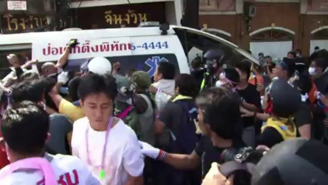 Police fire rubber bullets as unrest continues in Bangkok