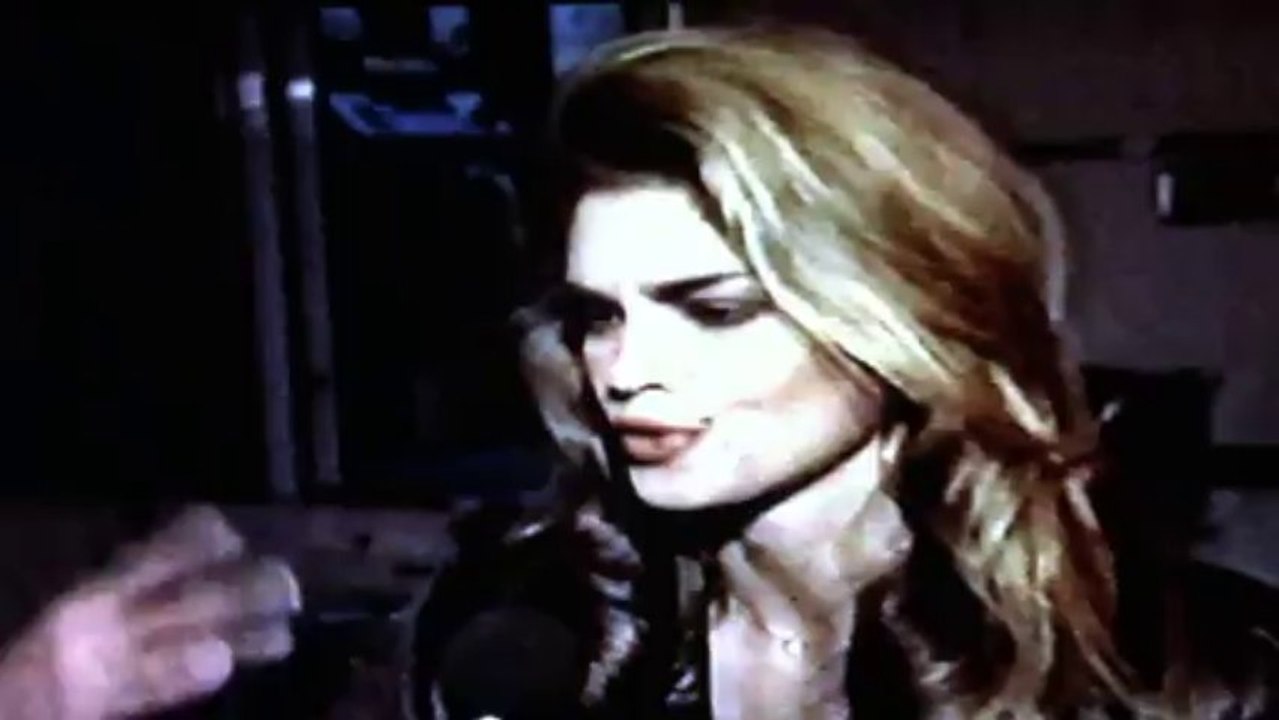 Cindy Crawford backstage Interview