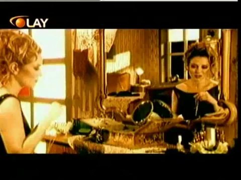 Zuhal Olcay-Güller ve Dudaklar (ekleyen_ terapistiniz.net)