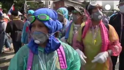 Tayland'da göstericiler hükümet merkezine girdi
