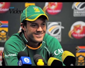 Dhoni beats Clarke Kohli wins People Choice Award