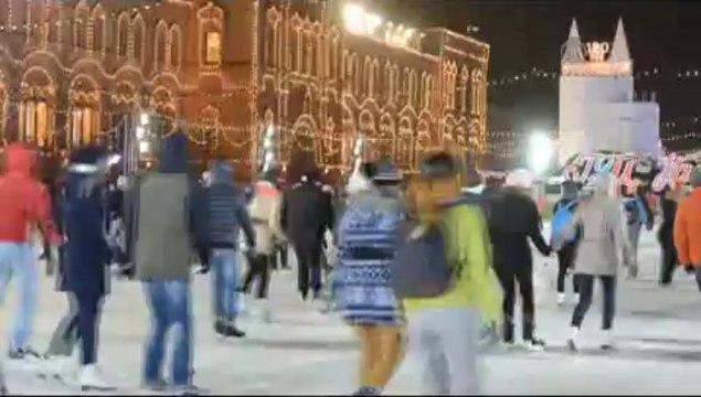 Kızıl Meydan'da paten keyfi