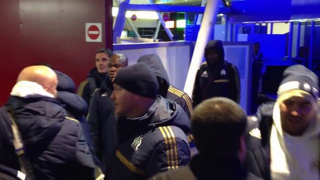 Ξύλο στο αεροδρόμιο κατά την άφιξη της Μαρσέιγ