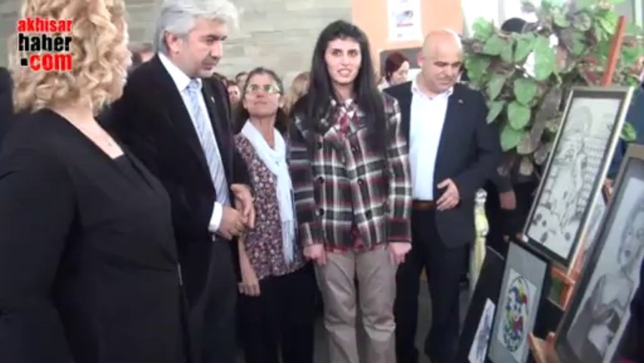 Akhisar Belediyesi Sanat Atölyesi Engelsiz Kalemler Sergisi