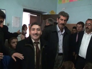 EFE KÖY  OKULLARA AYAKKABI  DAĞITIMINDA