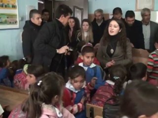 EFE KÖY  OKULLARA AYAKKABI  DAĞITIMINDA