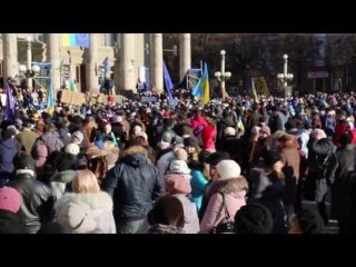 Скачать видео: Thousands Gather in European Square in Ternopil