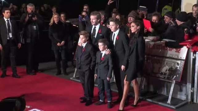 David Beckham wurde von Victoria und seinen Jungs auf der Premiere von Class of 92 unterstützt