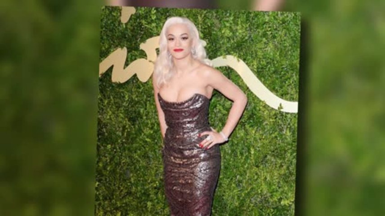 Rita Ora imite l'Hollywood classique après l'annonce de son rôle dans 50 Nuances de Grey