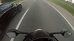 Course entre une Nissan GTR et deux grosses motos sur route