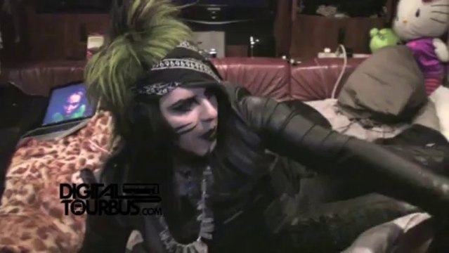 Blood On The Dance Floor / Dahvie Vanity - BUS INVADERS Ep. 382