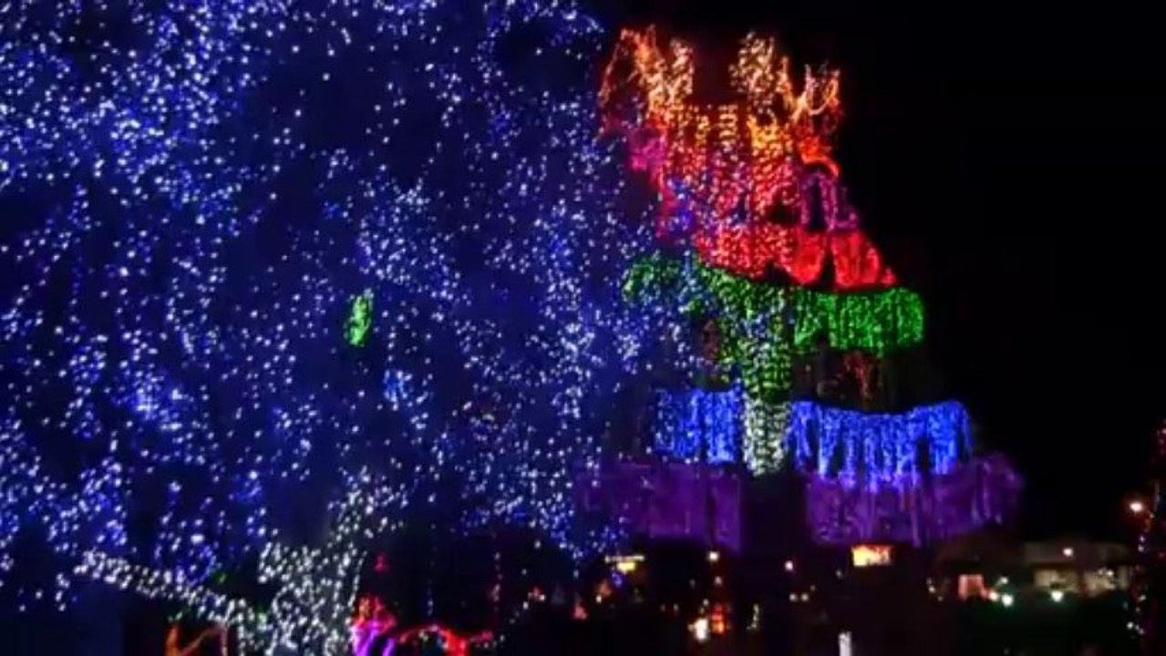 The Worlds Best Christmas Lights To Music - 1 Billion Cover An Entire Park