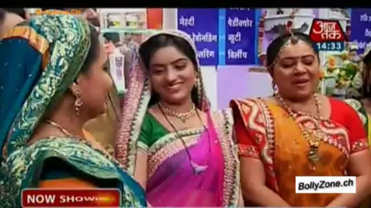 Khul Gaya Emily Ka Beauty Parlour!! - Diya Aur Baati Hum - 4th Dec 2013