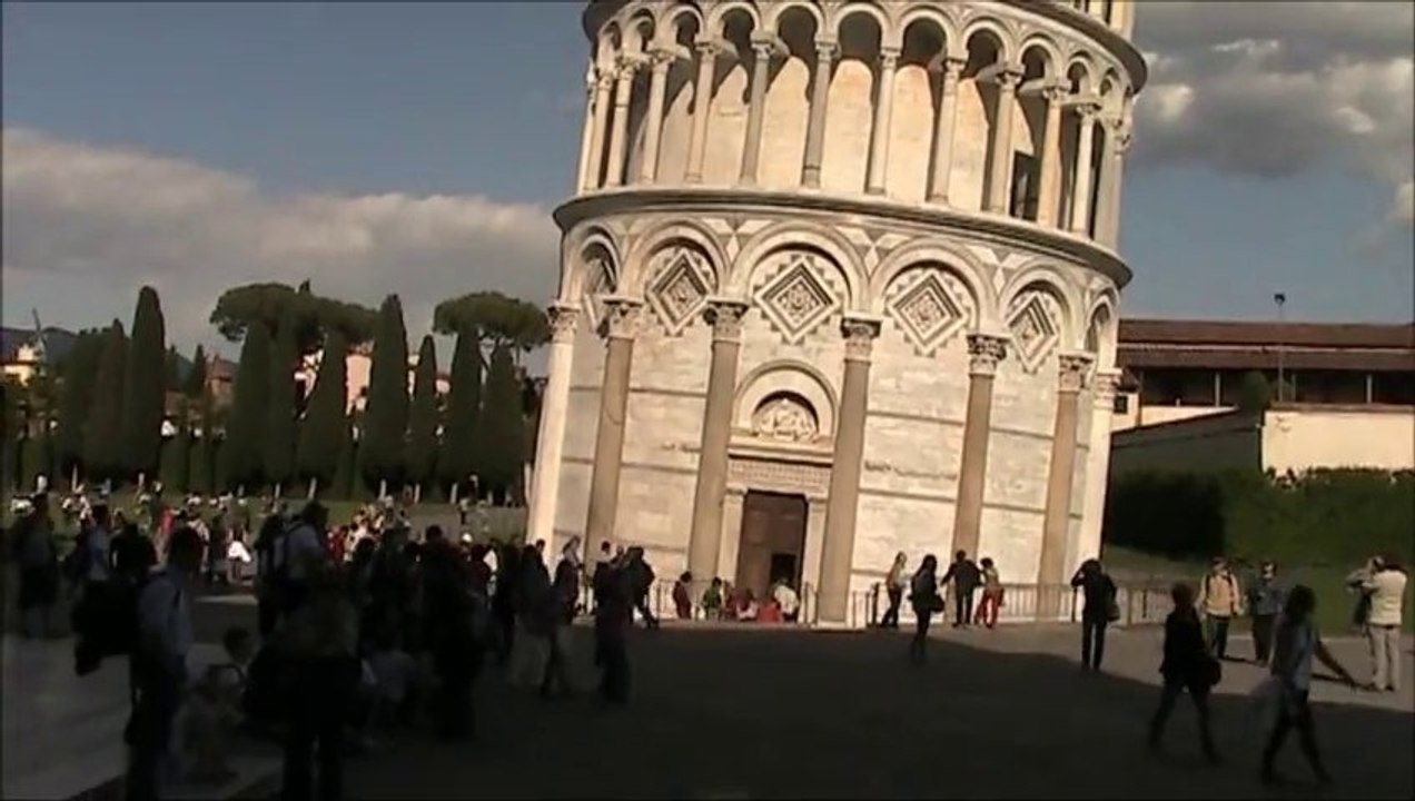 Leaning tower of Pisa - One of Most Popular Tourist Attraction of Italy.  Europe Tours