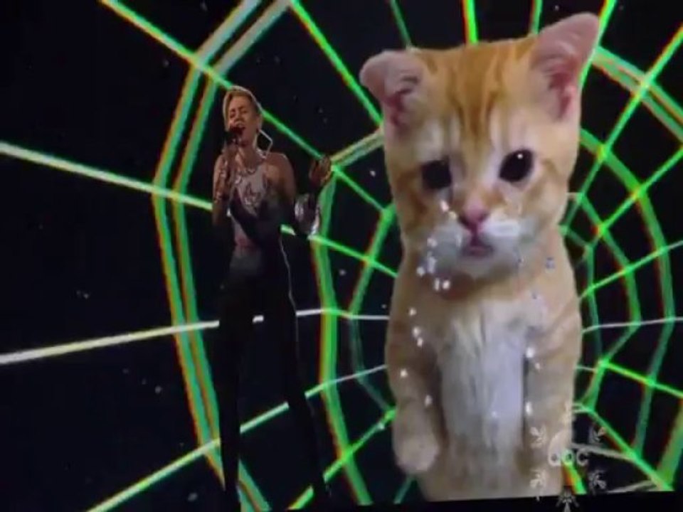 Miley Cyrus - Wrecking Ball (American Music Awards 2013) _AMA_