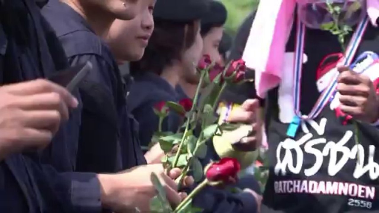 Thailands Polizei überlässt Demonstranten den Regierungssitz