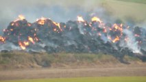 Spectaculaire incendie à Aux Marais