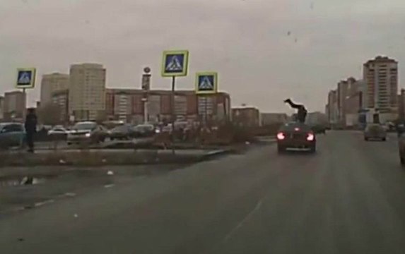 Piéton percuté par une voiture