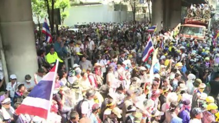 Thaïlande: trêve précaire à Bangkok avant l'anniversaire du roi