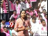 TRS leaders protest against Rayala Telangana