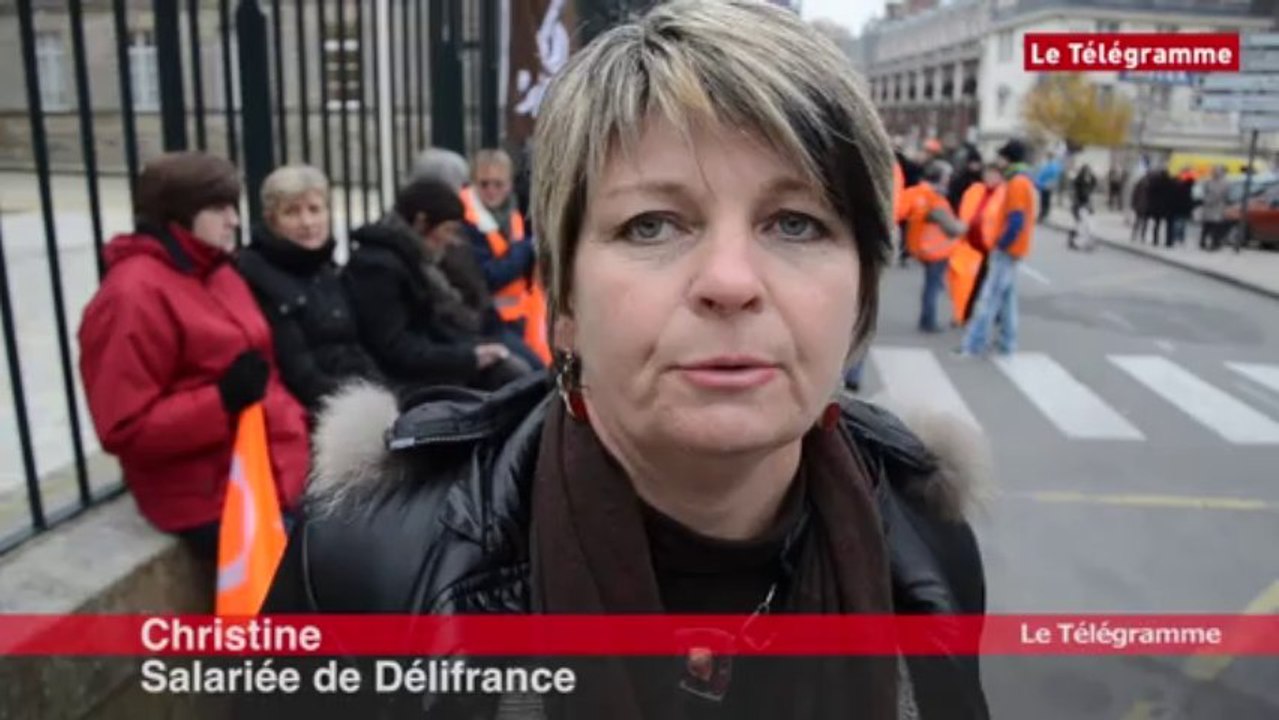 Vannes. Les salariés grévistes de Délifrance devant la préfecture