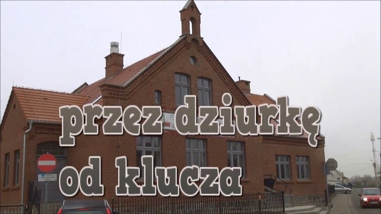 PRZEZ DZIURKĘ OD KLUCZA