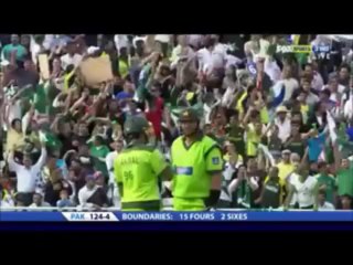 Shahid Afridi Hit a Six To Shaun Tait