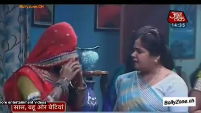 Jal Gaya Gunjan Ka Shaadi Ka Joda!! - Sapne Suhane Ladakpan Ke - 5th Dec 2013