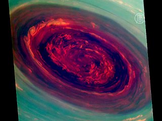 Ураган на Сатурне засняли в цвете