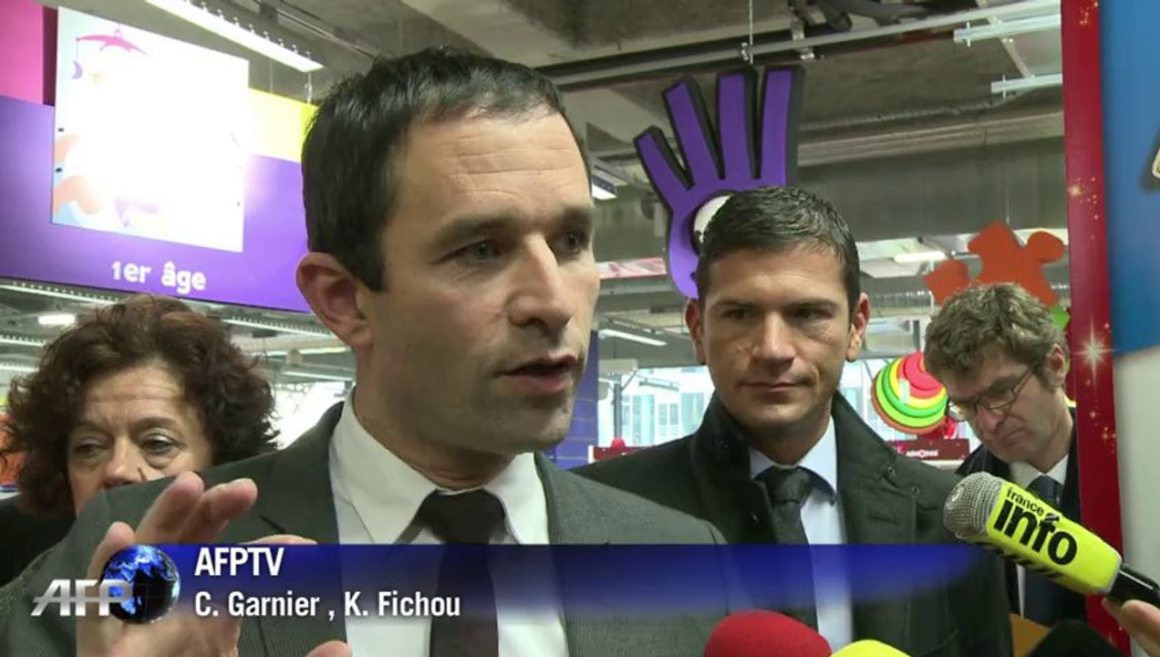 Visite de Benoît Hamon sur la sécurité des jouets, avant Noël