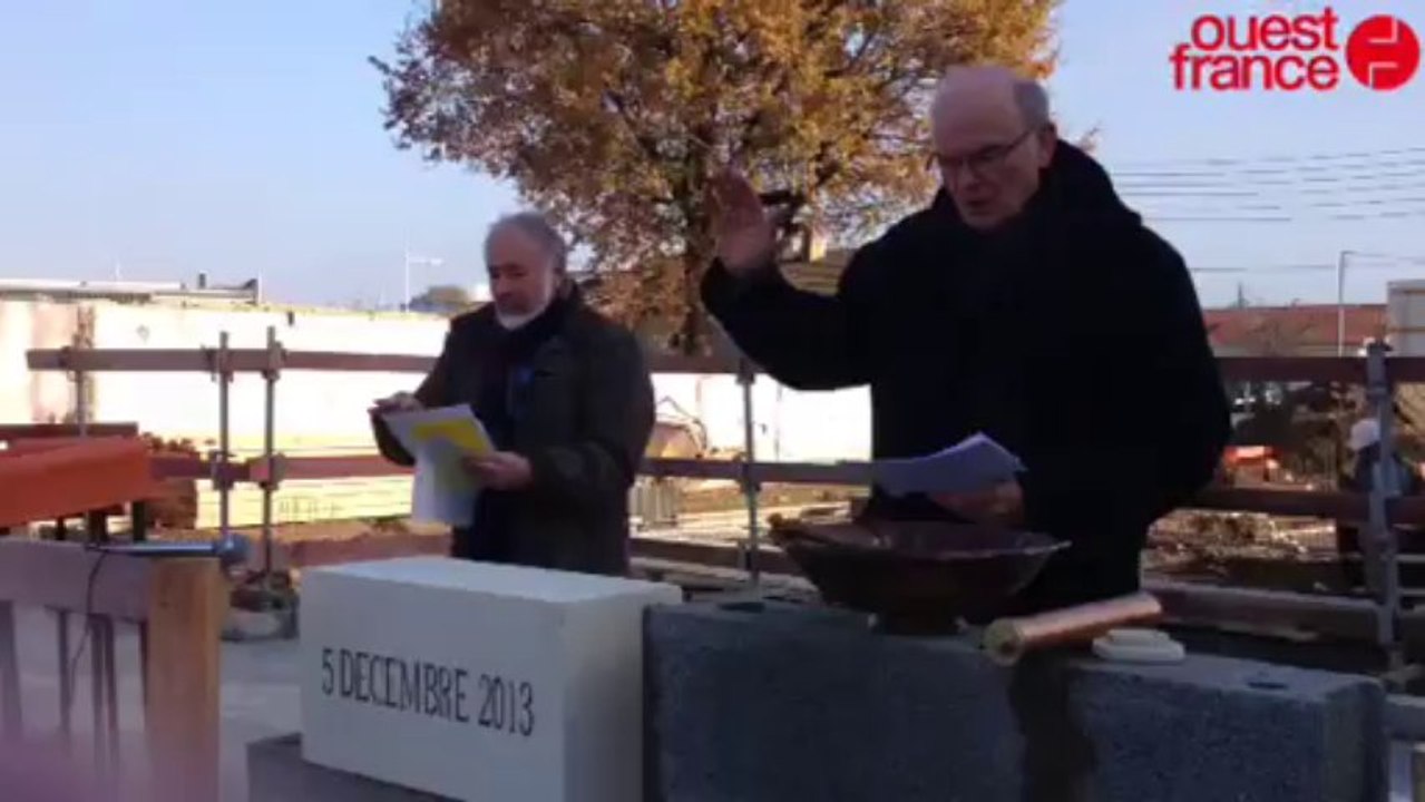 Bénédiction et pose de la première pierre de l'Eglise Saint-Vincent-de-Paul
