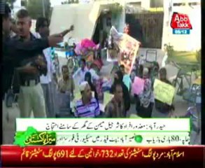 Hyderabad disabled person protest in front of the Sharjeel Memon house