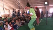 Des clowns dans un camps de réfugiés syriens en Jordanie