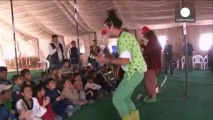 Payasos en un campamento de refugiados sirios