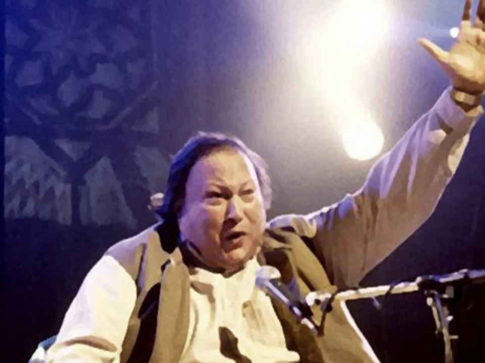 aag daman mein lag