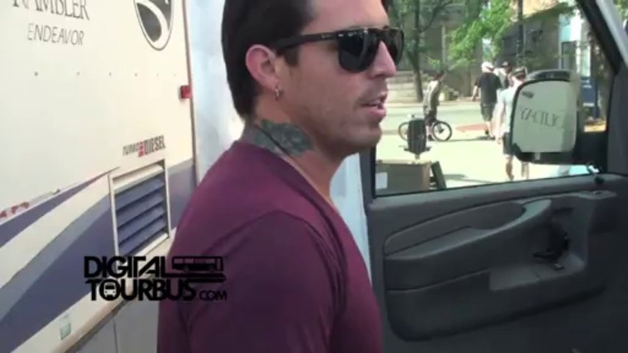 Burn Halo - BUS INVADERS Ep. 371
