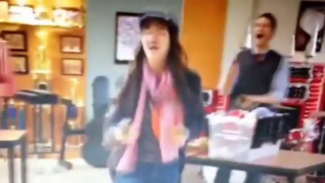 Glee 5x08 Santana in Bathtub/Talks to Rachel and Kurt Scene