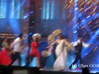 SRK @iamsrk Live Concert in Dubai with Madhuri & Deepika - 1 december 2013 (part 5)