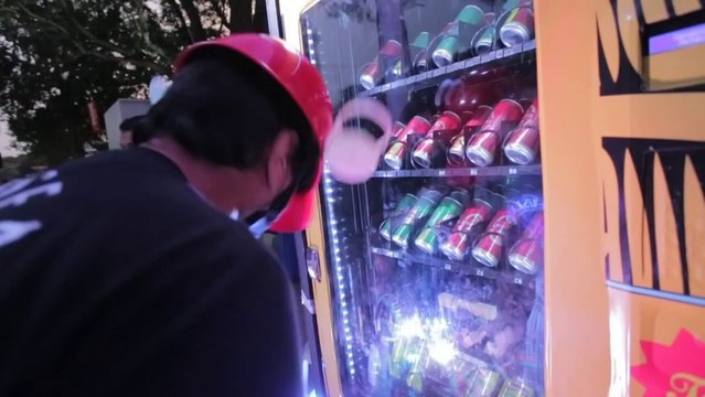 World's 1st Headbang triggered Beer Dispenser - Kingfisher Case Study