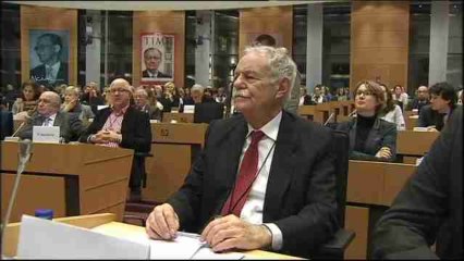 Eduardo Mendoza recibe el premio europeo de novela.