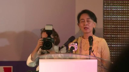 World leaders bow in respect to Mandela