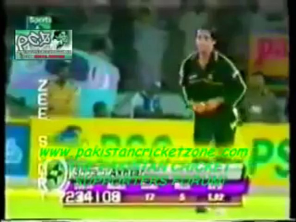 Shoaib Akhtar Career Best Bowling 6-16 vs New Zealand