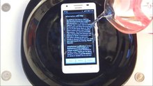 Huawei Honor 3 - погружение в воду и демонстрация работы