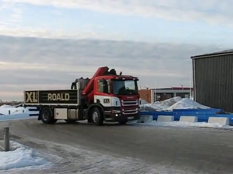Drift en camion sur la glace pour se garer.. Chauffeurs de l'extrême!